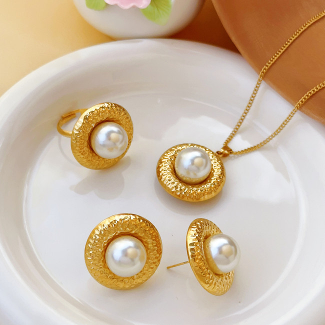 French INS Style Neutral Personality Straw Hat Design Inlaid Imitation Pearl Titanium Steel Necklace 18K Gold Plated Clavicle Chain