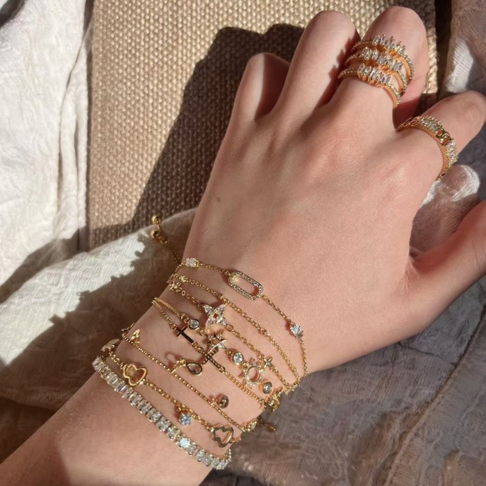Simple Fashion Multiple Small Accessories Inlaid Diamond Anklet Personalized Round Zircon Hand Jewelry Simple Flower Design