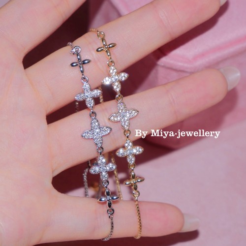 TikTok Hot-Selling Bracelet Light Luxury High-End Four-Pointed Star Sparkling Diamond Silver Bracelet for Women High-End Niche Bracelet