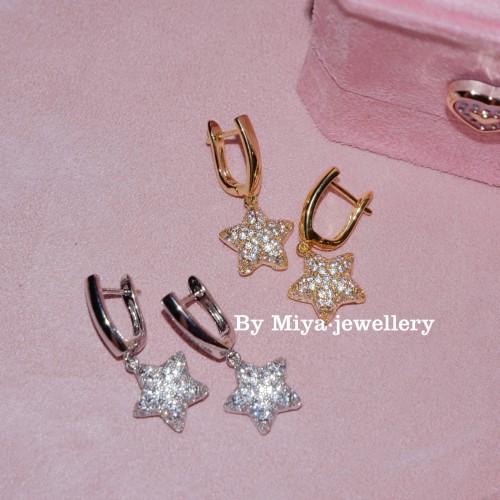 TikTok Hot-Selling Star Earrings for Girls, Light Luxury, Elegant, Niche, High-End Feel, Sweet Cool Five-Pointed Star Earrings, Minimalist