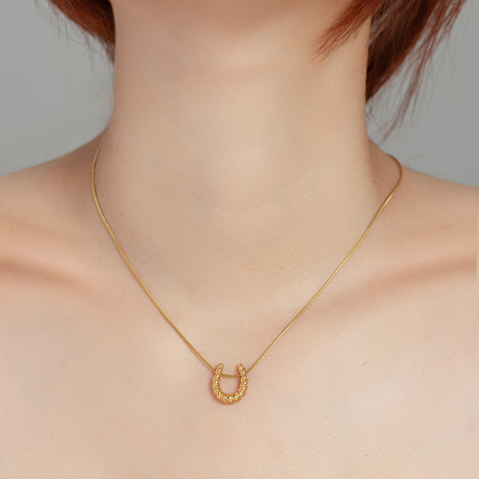 Titanium Steel Necklace for Women, Vintage Light Luxury Niche Design, New Simple Versatile High-End Clavicle Chain Ne...