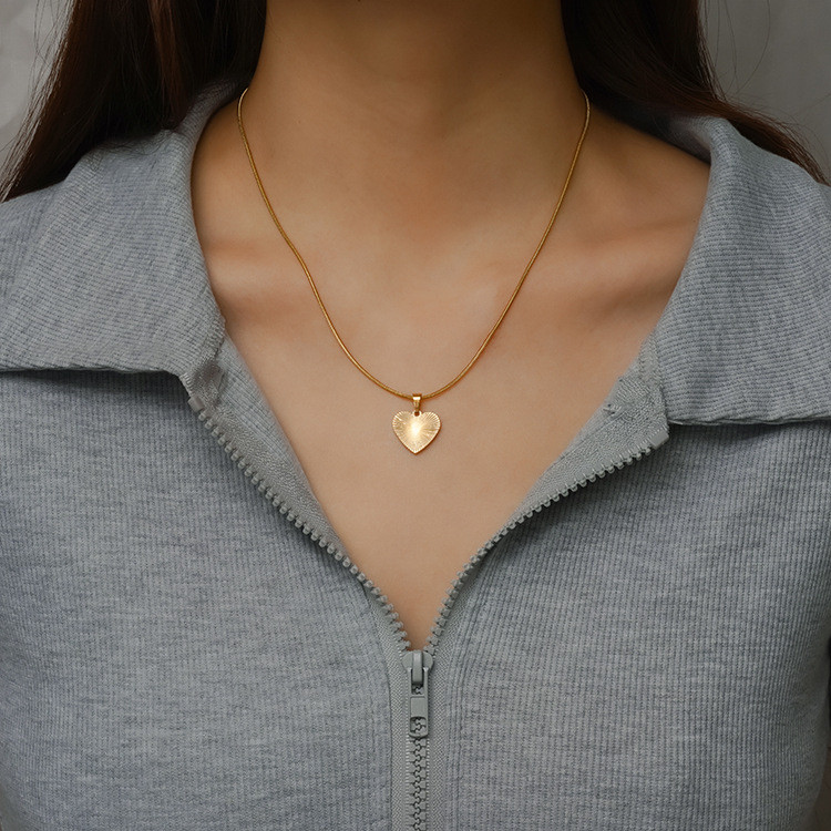 Cross-Border Fashion Titanium Steel Heart Pendant Necklace 18K Gold Plated Stainless Steel Internet Celebrity Hot-Selling Necklace Women's Jewelry Wholesale
