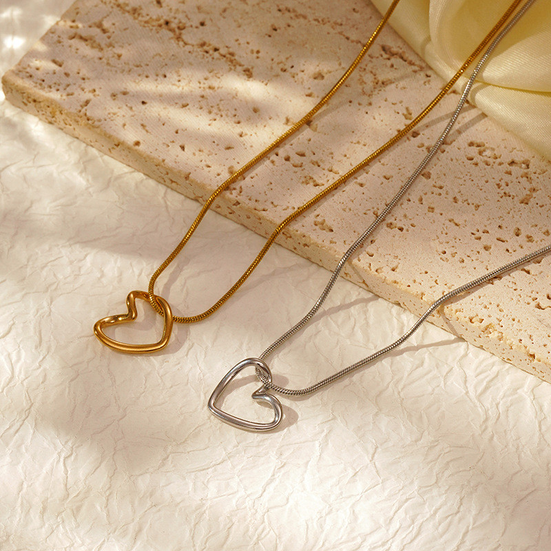 Cross-Border Irregular Heart Collarbone Chain Necklace for Women, Non-Fading, Light Luxury, Versatile, Niche Design Sweater Chain Jewelry