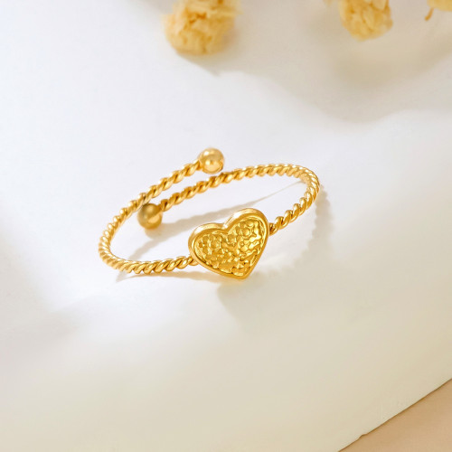 European and American Fashion Trendy Stainless Steel Simple Heart Ring Suitable for Valentine's Day Wear Holiday Gift Heart-shaped Ring