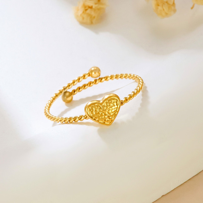 European and American Fashion Trendy Stainless Steel Simple Heart Ring Suitable for Valentine's Day Wear Holiday Gift Heart-shaped Ring