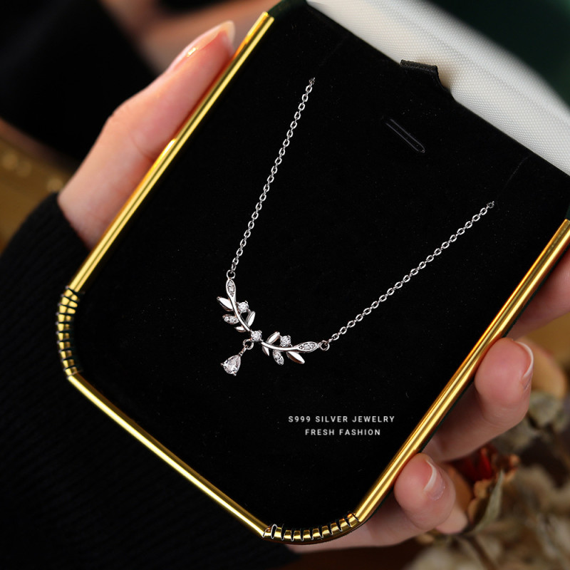 S999 Pure Silver Light Luxury Laurel Goddess Necklace for Women, Niche Elegant High-end Zircon Lucky Flower Clavicle Chain Wholesale