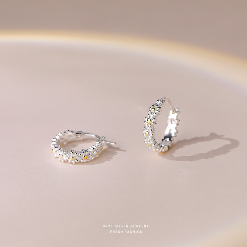 S925 Sterling Silver Daisy Earrings 3D Geometric Earrings Ins Fresh Style Xiaohongshu Style Wholesale Earrings