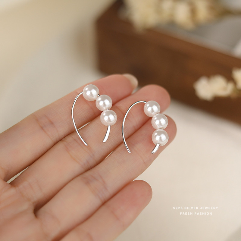 French Style Retro Affordable Luxury round Beads Ear Hook Female S925 Sterling Silver Simple Gentle Hanging Bead Earrings Temperament Design Earrings