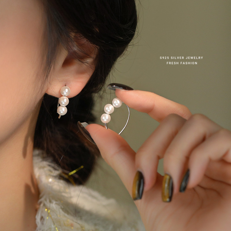 French Style Retro Affordable Luxury round Beads Ear Hook Female S925 Sterling Silver Simple Gentle Hanging Bead Earrings Temperament Design Earrings