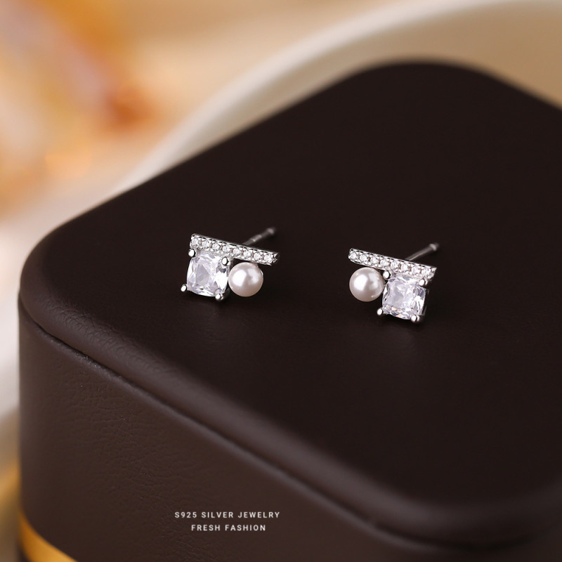 S925 Sterling Silver Simple Geometric Pearl Earrings for Women, Light Luxury Starry Sky Niche Design Versatile Commuting Earrings