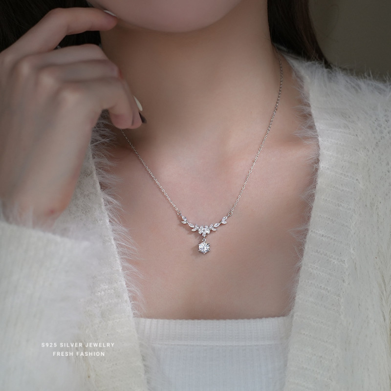 Flower Wheat Spike Super Sparkling Flower Zircon Necklace for Women S925 Sterling Silver Light Luxury Versatile Collarbone Chain Gift for Girlfriend