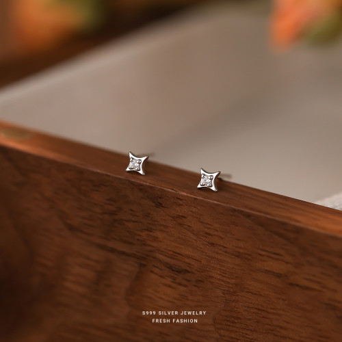 Yun Xiaoshu Small and Exquisite Star Earrings for Women S999 Sterling Silver Four-Pointed Star Simple Geometric Pure Silver Earrings Wholesale