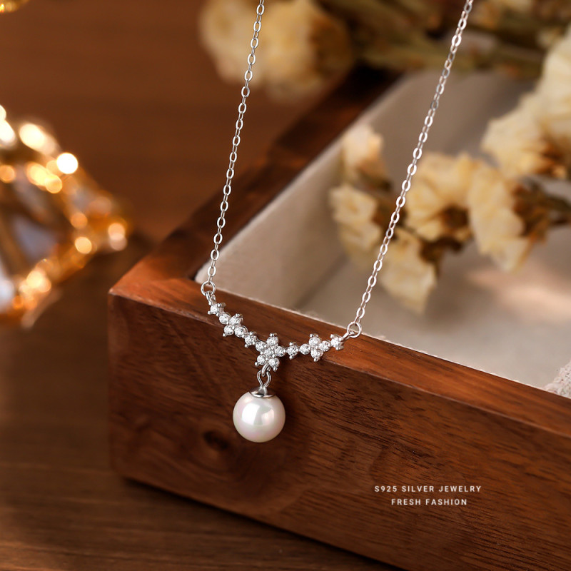 Korean Version Gentle Style Sweet Mermaid Tears Shijia Pearl Flower Necklace for Women Light Luxury High-end Niche Design Collarbone Chain