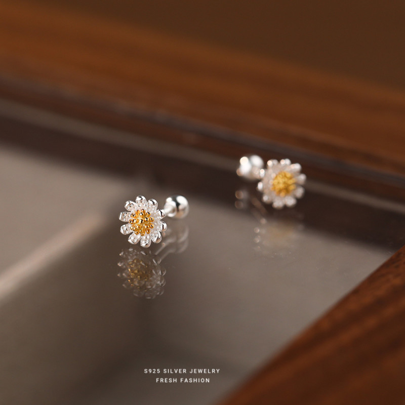 S925 Silver Small Daisy Flower Earrings for Women Korean Style Fresh Sweet Student Simple Threaded Screw Earrings Ear Care