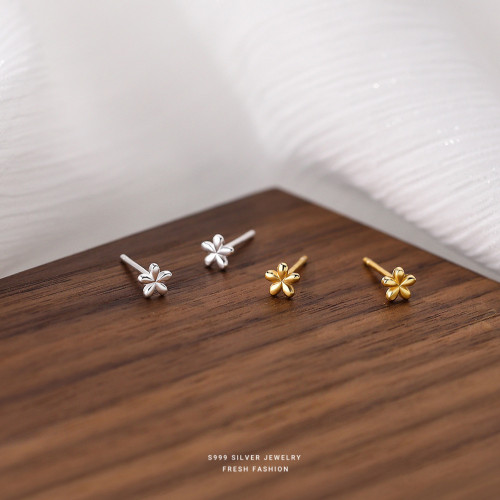 S999 Pure Silver Mini Flower Stud Earrings for Women Simple Trendy Small Chrysanthemum Earrings Sleep Without Removing Ear Piercing Niche Ear Jewelry