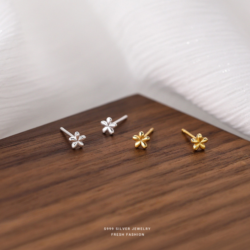 S999 Pure Silver Mini Flower Stud Earrings for Women Simple Trendy Small Chrysanthemum Earrings Sleep Without Removing Ear Piercing Niche Ear Jewelry