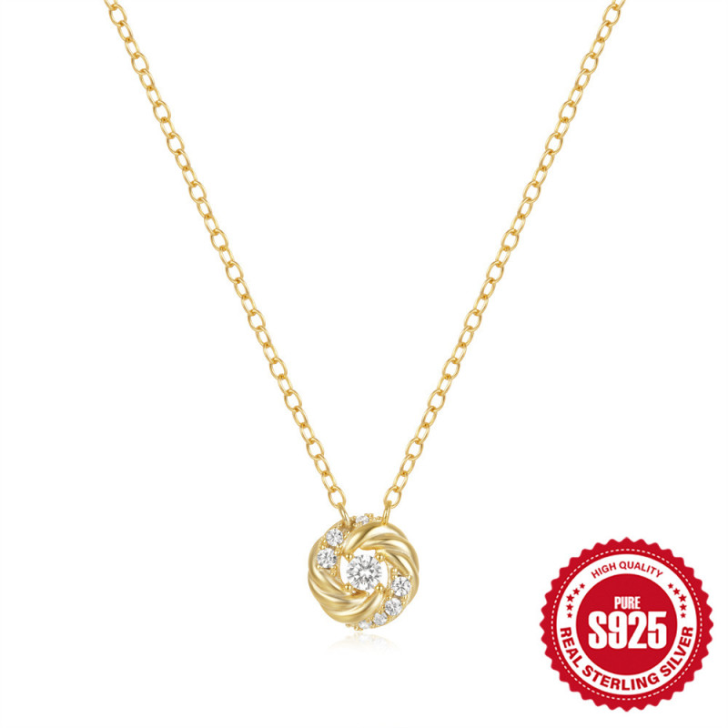 S925 Sterling Silver Petal Dancing Circular Pendant Necklace for Women, European and American High-end Design, Rose Flower Dynamic Collarbone Chain