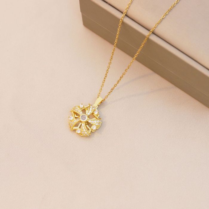 Necklace for Women Cross-Border Rotatable Flower Necklace Design European and American New Style Titanium Steel Clavicle Chain Pendant Jewelry Accessories for Women