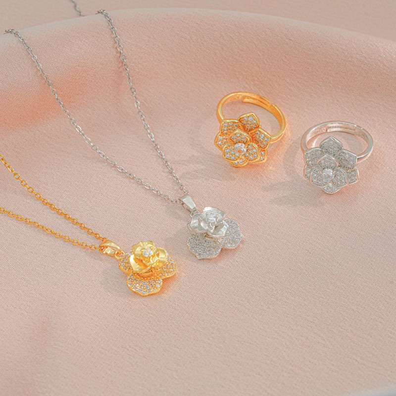 Necklace for Women, Internet Celebrity Rotating Zircon Flower Necklace, Niche New Design Sense, Titanium Steel Necklace Set