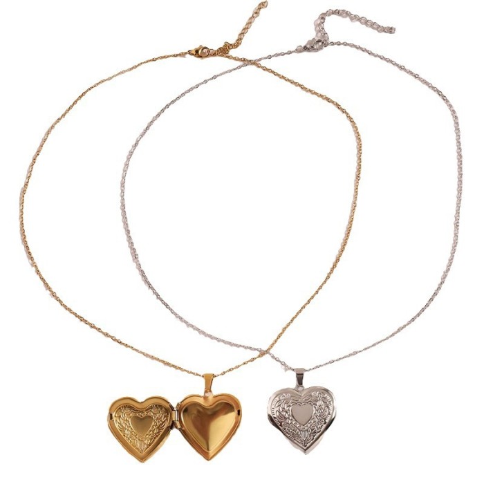 Titanium Steel Non-Fading Heart Necklace for Women, Light Luxury High-End Feel, Fashionable Stainless Steel Embossed Heart Frame Necklace