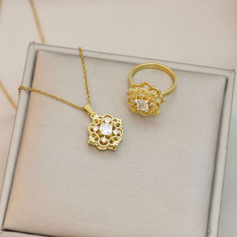 Necklace for Women, Internet Celebrity Four-Leaf Flower Zircon Flower, Niche New Design Pendant Ring, Elegant Set, Titanium Steel Necklace