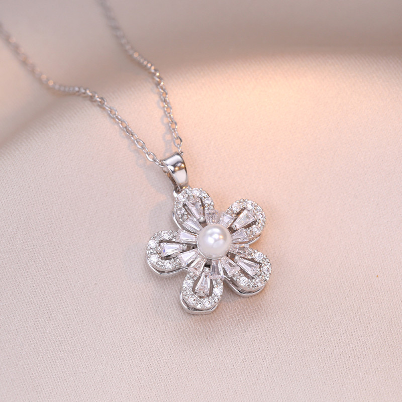 Necklace for Women Cross-Border Fashion Elegant Rotating Petal Necklace Mature Niche Simple Zircon Collarbone Chain