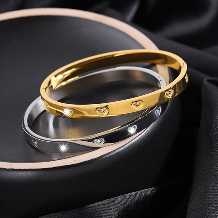 Titanium Steel Bracelet Heart Six Diamond Stainless Steel Bracelet for Women High-end Fashionable European and American Non-fading Bangle