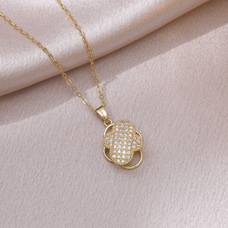 Necklace for Women Cross-Border Internet Celebrity Rotating Zircon Four-Leaf Flower Niche Fashion New Design Pendant Elegant Collarbone Chain