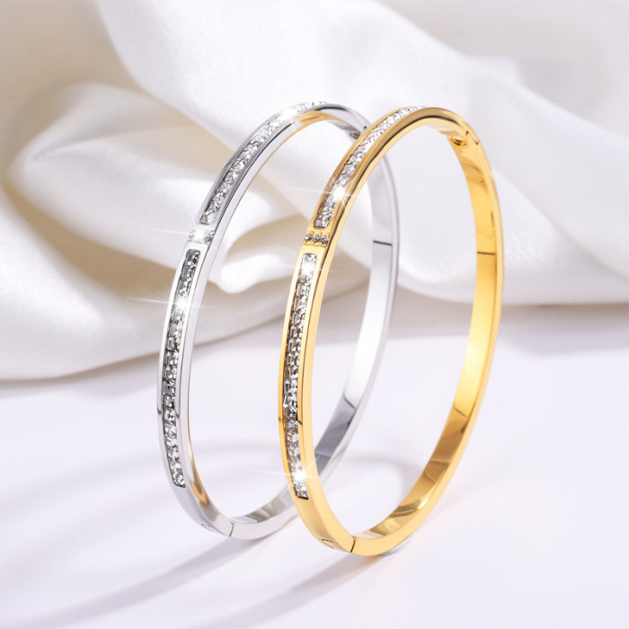 Titanium Steel Bracelet Single Row Diamond Three Diamonds in the Middle Stainless Steel Bracelet for Women High-end Fashion Non-fading Bracelet