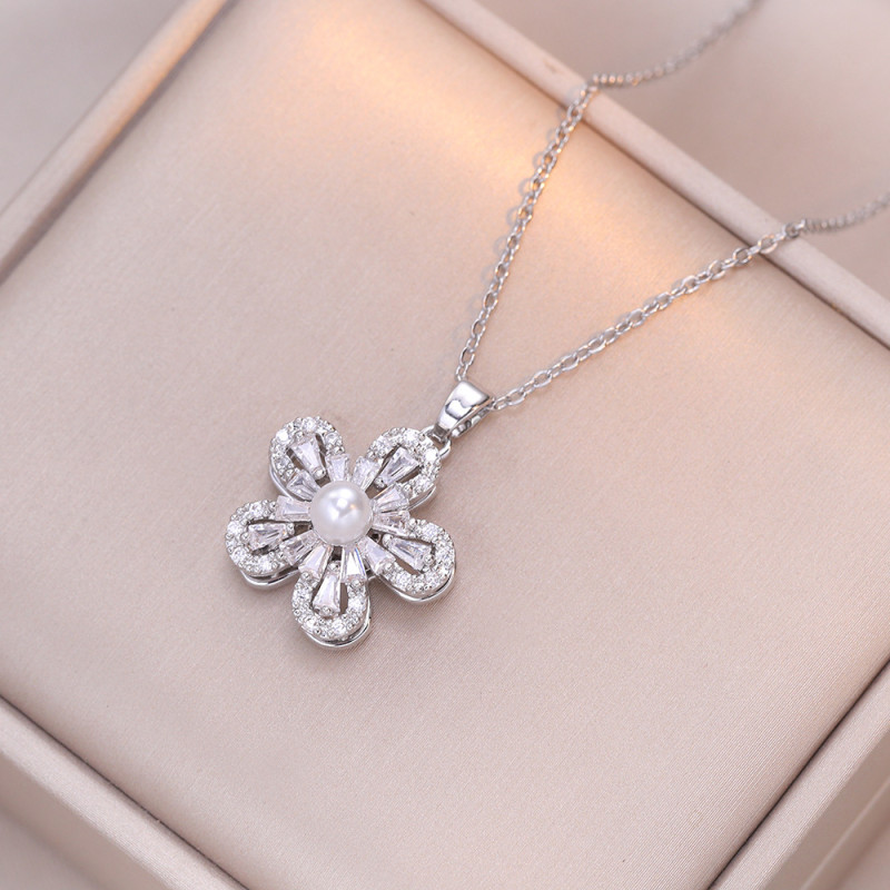 Necklace for Women Cross-Border Fashion Elegant Rotating Petal Necklace Mature Niche Simple Zircon Collarbone Chain