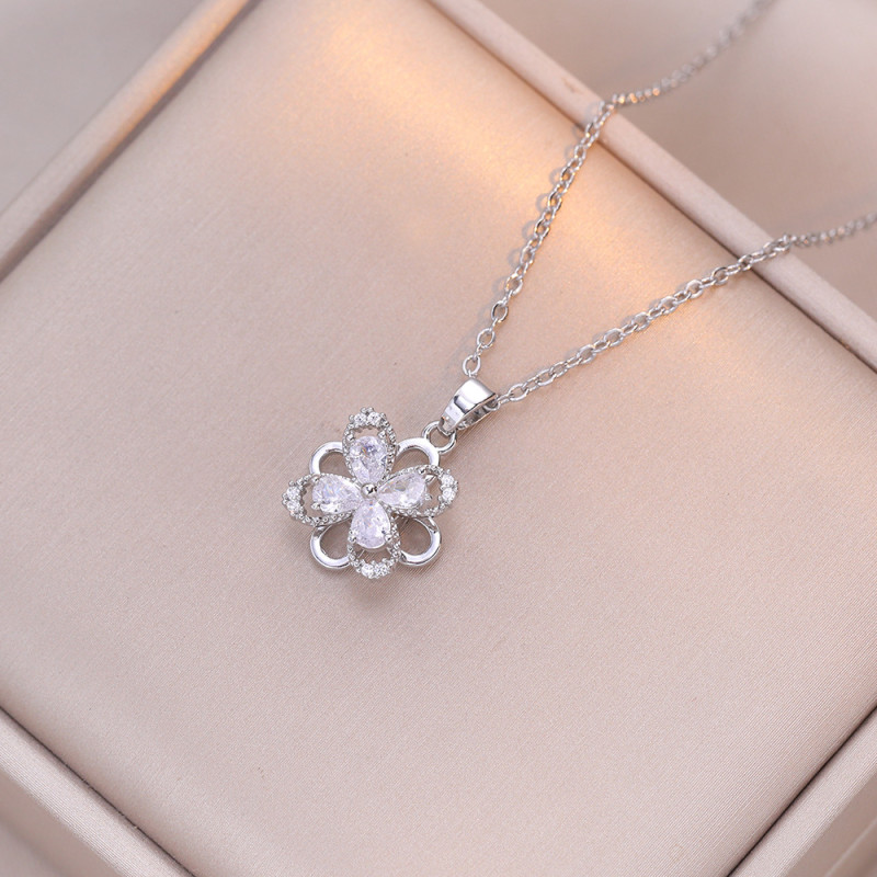 Titanium Steel Necklace for Women, Ins Style Four-Petal Flower, Fresh and Simple Fashionable Temperament, Rotatable Inlaid Zircon Pendant Accessory