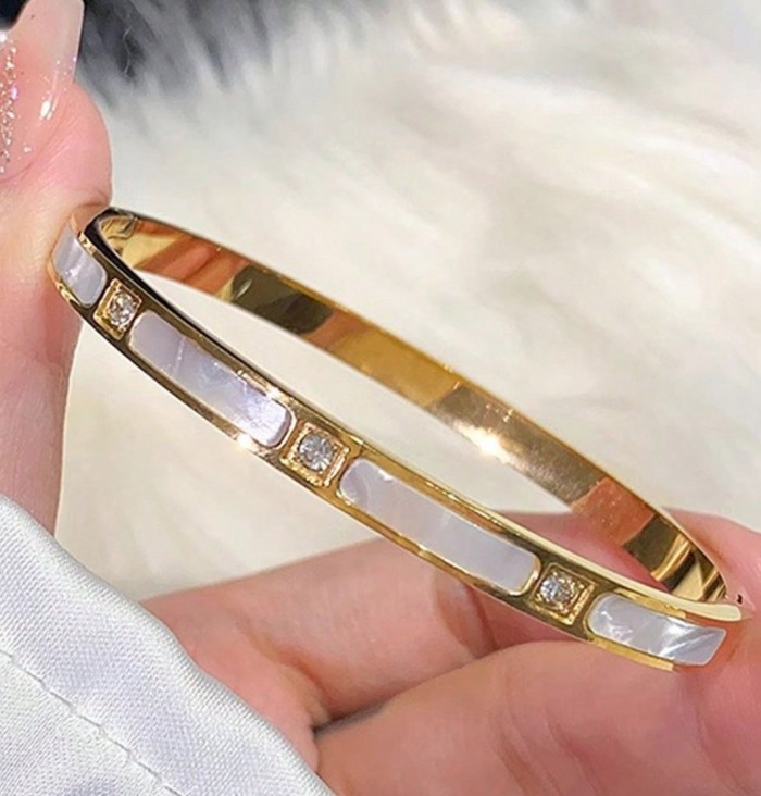 Fashion New Style Stone-Studded Titanium Steel Bracelet for Women, Non-Fading, Elegant, Versatile, Unique, Internet...