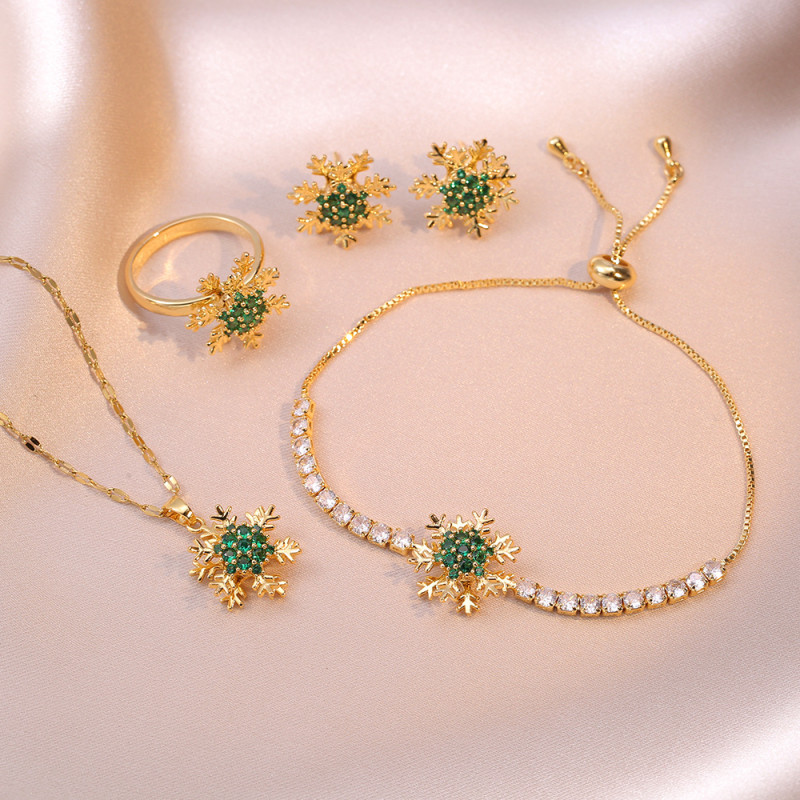 Necklace for Women, Internet Celebrity, Rotating Emerald Zircon Snowflake, Niche Cross-Border New Design, Elegant Set, Collarbone Chain