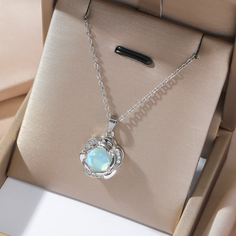 Necklace for Women, Internet Celebrity Heart Zircon Flower Niche Light Luxury New Design Pendant Temperament Set Titanium Steel Necklace