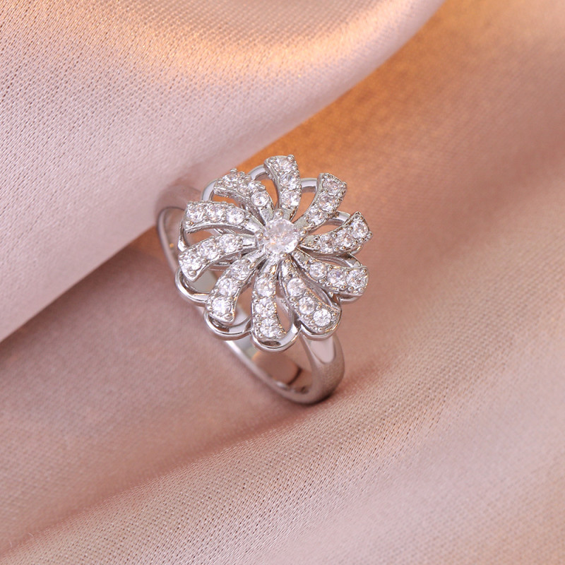 Necklace for Women, Internet Celebrity, Cross-Border Zircon Flower, Niche Fashion, New Design Sense Pendant, Elegant Set, Titanium Steel Necklace