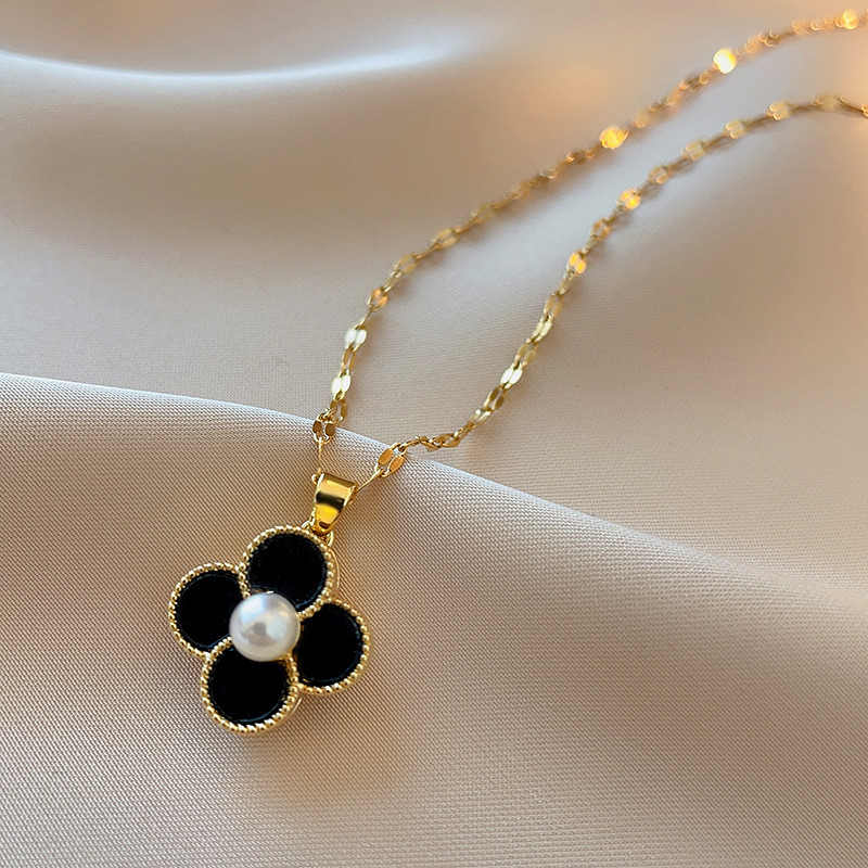 Necklace for Women Korean and Japanese Style New Rotating Four-Leaf Clover Pearl Necklace Fashion Niche Design Cross-Border Clavicle Chain Exquisite