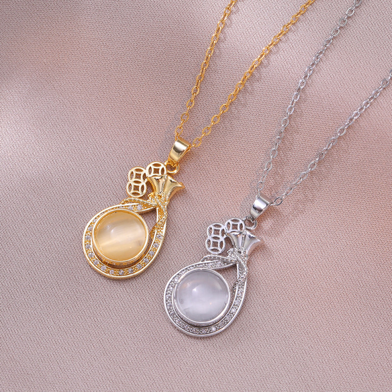 Necklace for Women, Internet Celebrity Cross-Border Small Coin Purse Cat's Eye Stone Rotating Niche New Design Pendant Elegant Collarbone Chain