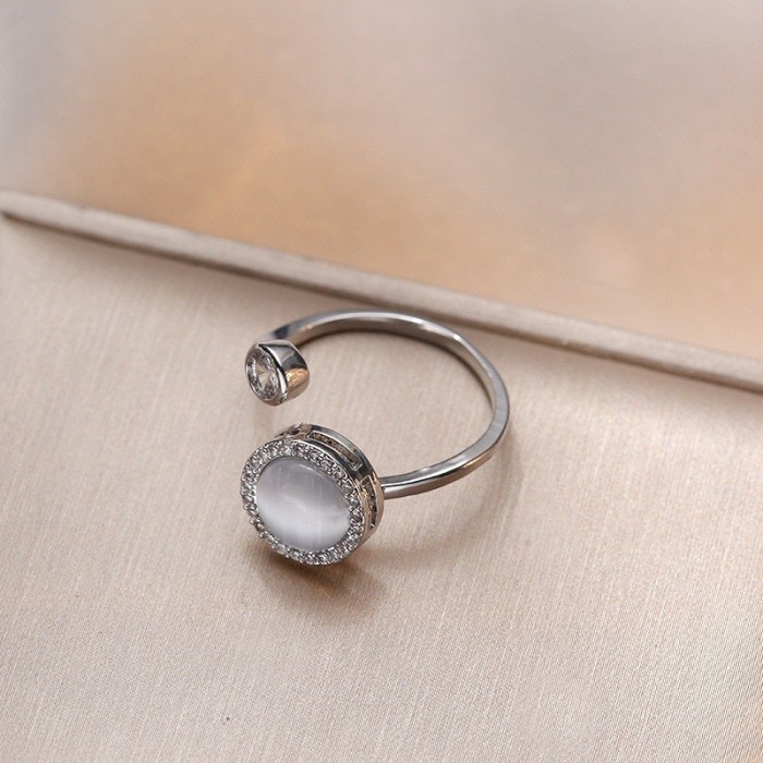 Necklace for Women, Internet Celebrity Style, Versatile, Niche, Sweet, High-End Rotating Necklace and Ring Set, Wholesale Accessories