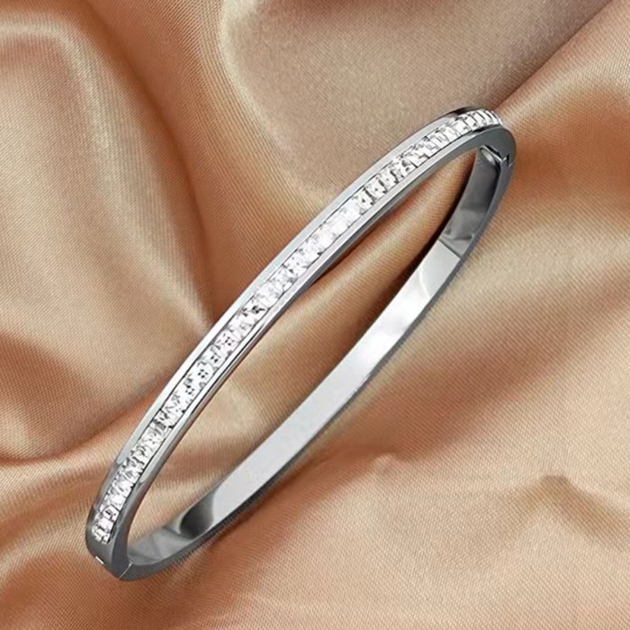 Titanium Steel Bracelet for Women, High-End Starry Sky Fashion, Simple and Non-Fading, Versatile Stainless Steel Full...