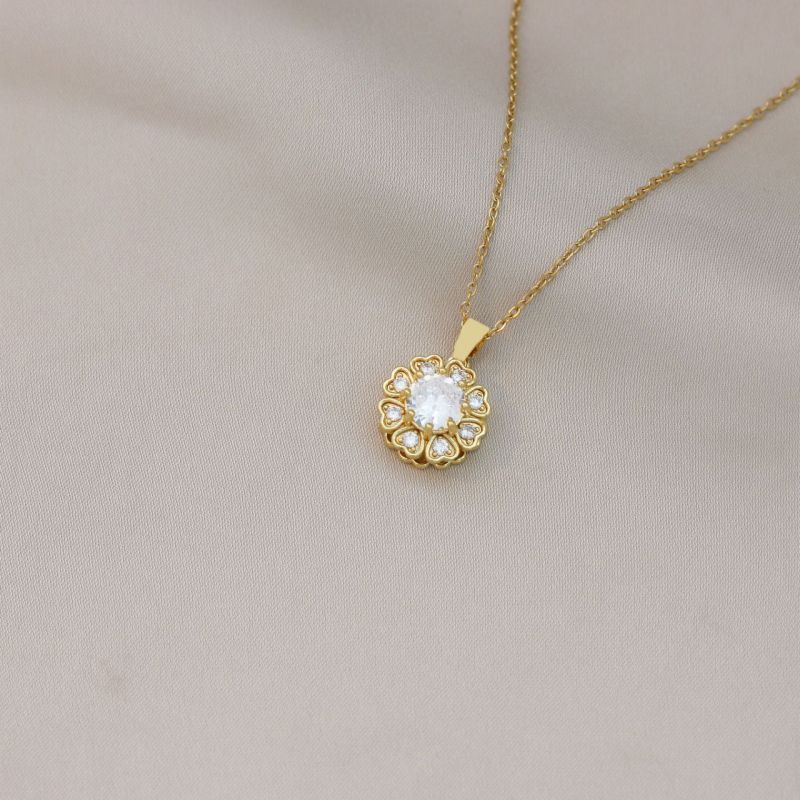 Necklace for Women Korean and Japanese Style Rotating Heart European and American Sunflower Zircon Necklace Cross-Border Elegant Niche Design Collarbone Chain