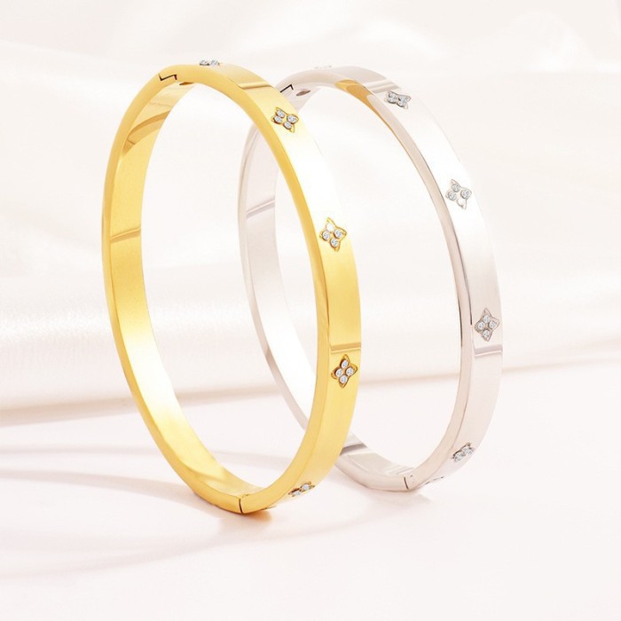 Titanium Steel Bracelet for Women, High-End Fashion, Light Luxury, Simple Stainless Steel Lucky Clover Stone-Encrus...
