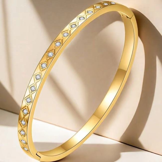 Titanium Steel Bracelet Diamond Electroplated Round Stainless Steel Bracelet for Women High-end Fashion Light Luxury Style Non-fading Bracelet