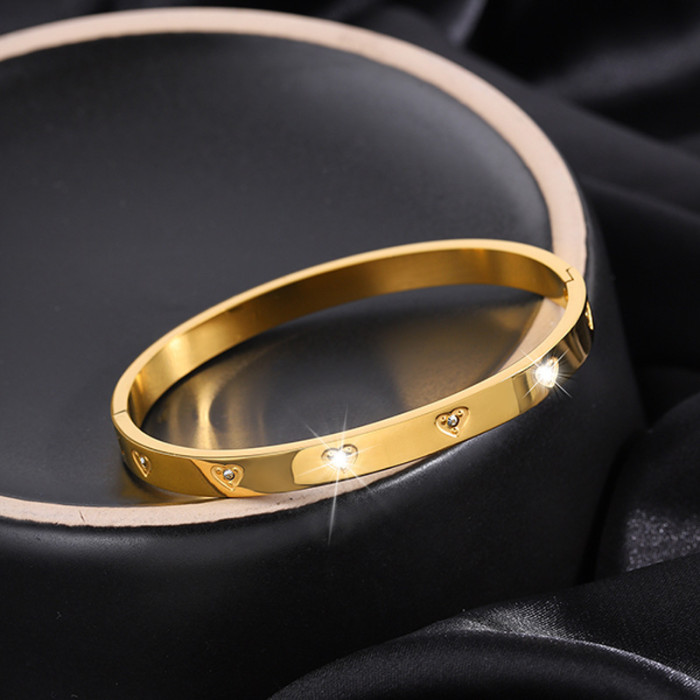 Titanium Steel Bracelet Heart Six Diamond Stainless Steel Bracelet for Women High-end Fashionable European and American Non-fading Bangle