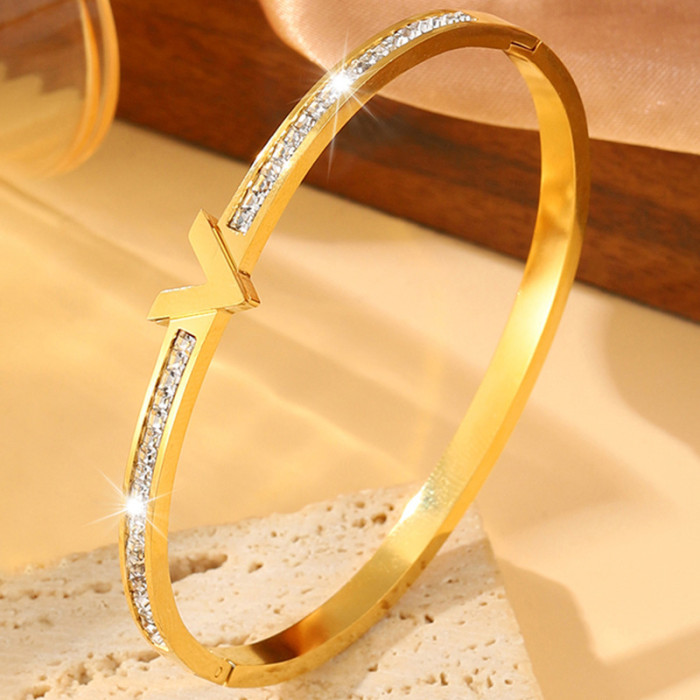 New Titanium Steel Bracelet for Women, Square Stone-Inlaid V Letter, High-End Stainless Steel Bracelet, Luxurious J...