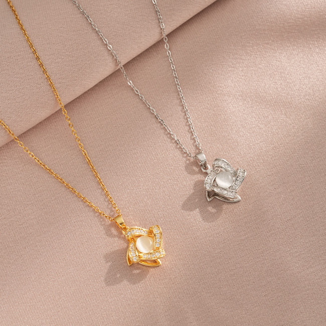 Necklace for Women Internet Celebrity Rotating Zircon Flower Niche Fashion New Design Sense Elegant Four-Leaf Flower Titanium Steel Necklace