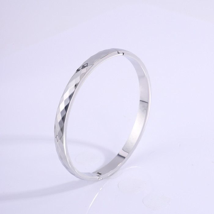 Titanium Steel Bracelet Fashion Elegant Bracelet 18K Real Gold Plated Irregular Bracelet for Women with a Sense of So...