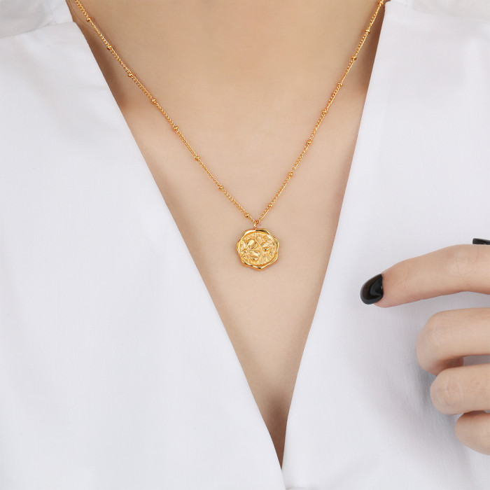 Fashion New Ins Style Simple Niche Design Peach Blossom Necklace for Women, Versatile Thick Gold Plated Collarbone Chain