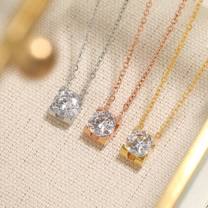 Korean Style Ins Niche Design Simple Fashion Four-Claw Bull Head Single Diamond Titanium Steel Necklace Versatile Elegant Collarbone Chain