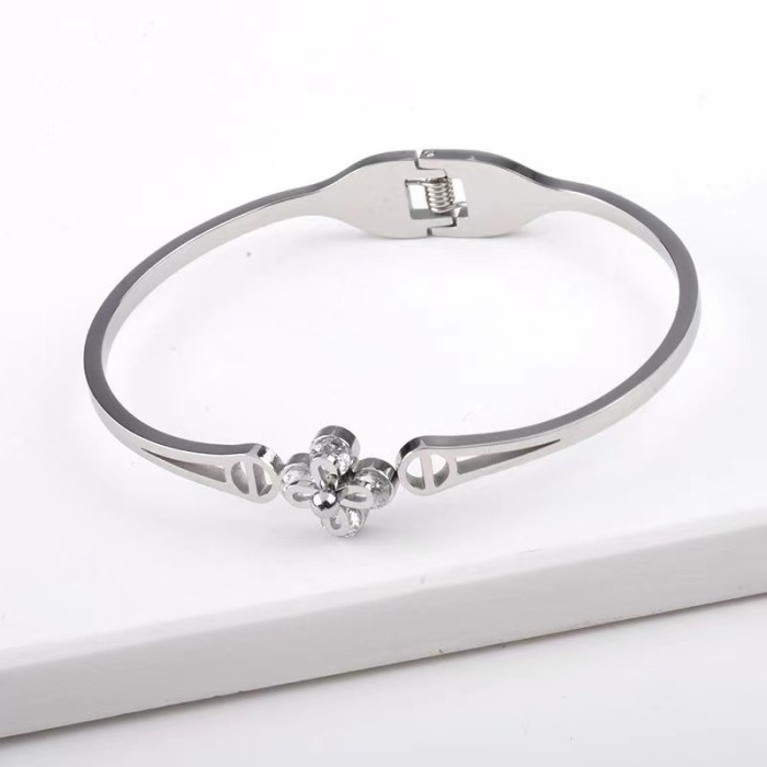 Japanese and Korean Fashion Hollow Clip Stone Lucky Four-Leaf Flower Bracelet Personality Open Spring Design Stainl...