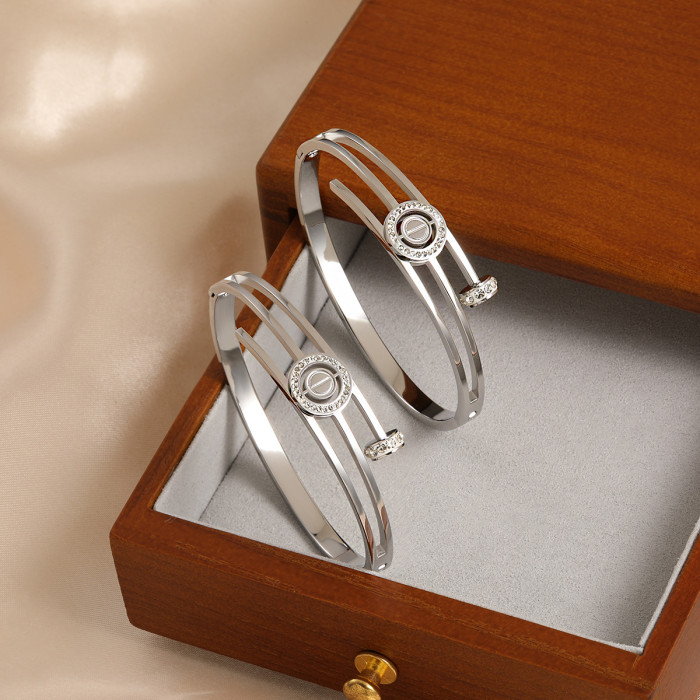 European and American High-End Cross-Border Hot-Selling Niche Round Buckle Diamond Bracelet Fashionable Personality Versatile Titanium Steel Bracelet for Women